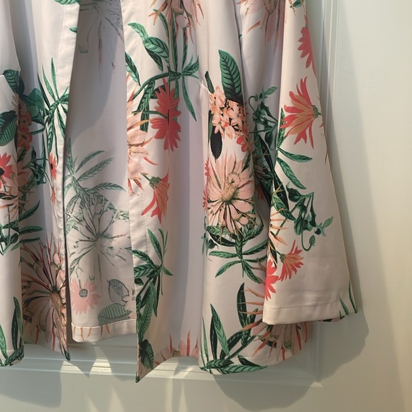 Chico’s tropical print blazer. - Picture 3 of 4